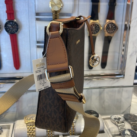 MICHAEL KORS
Jet Set Travel Small Signature Logo Messenger Bag
Brown 
NWT - Picture 3 of 16